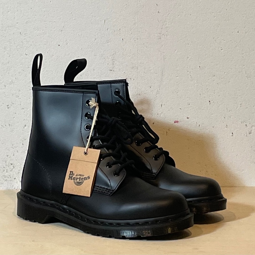 Dr. Martens 1460 MONO SMOOTH LEATHER LACE UP BOOTS - Black, US9 New without box